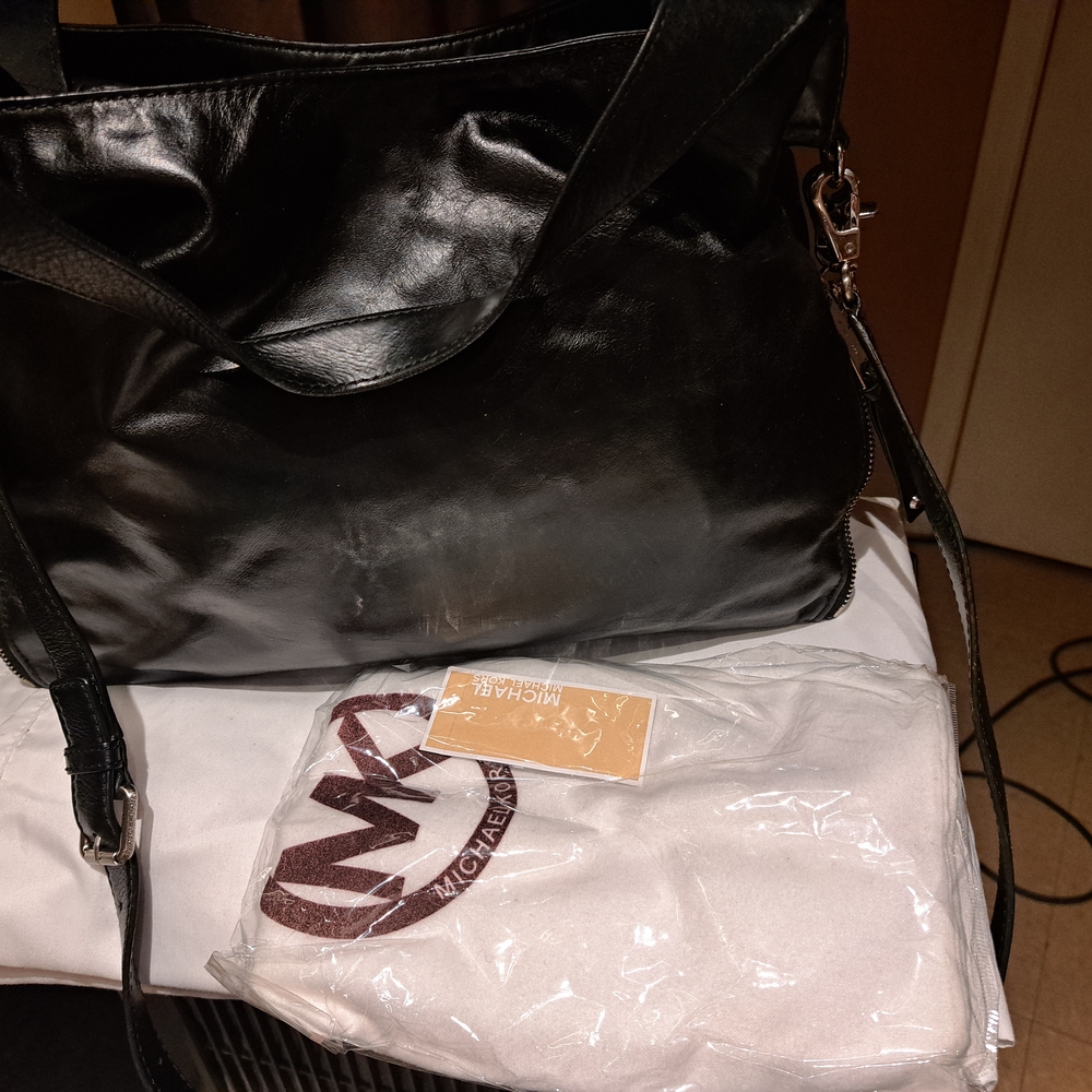 Michael Kors Shiny Black Shoulder Bag - Picture 7 of 9